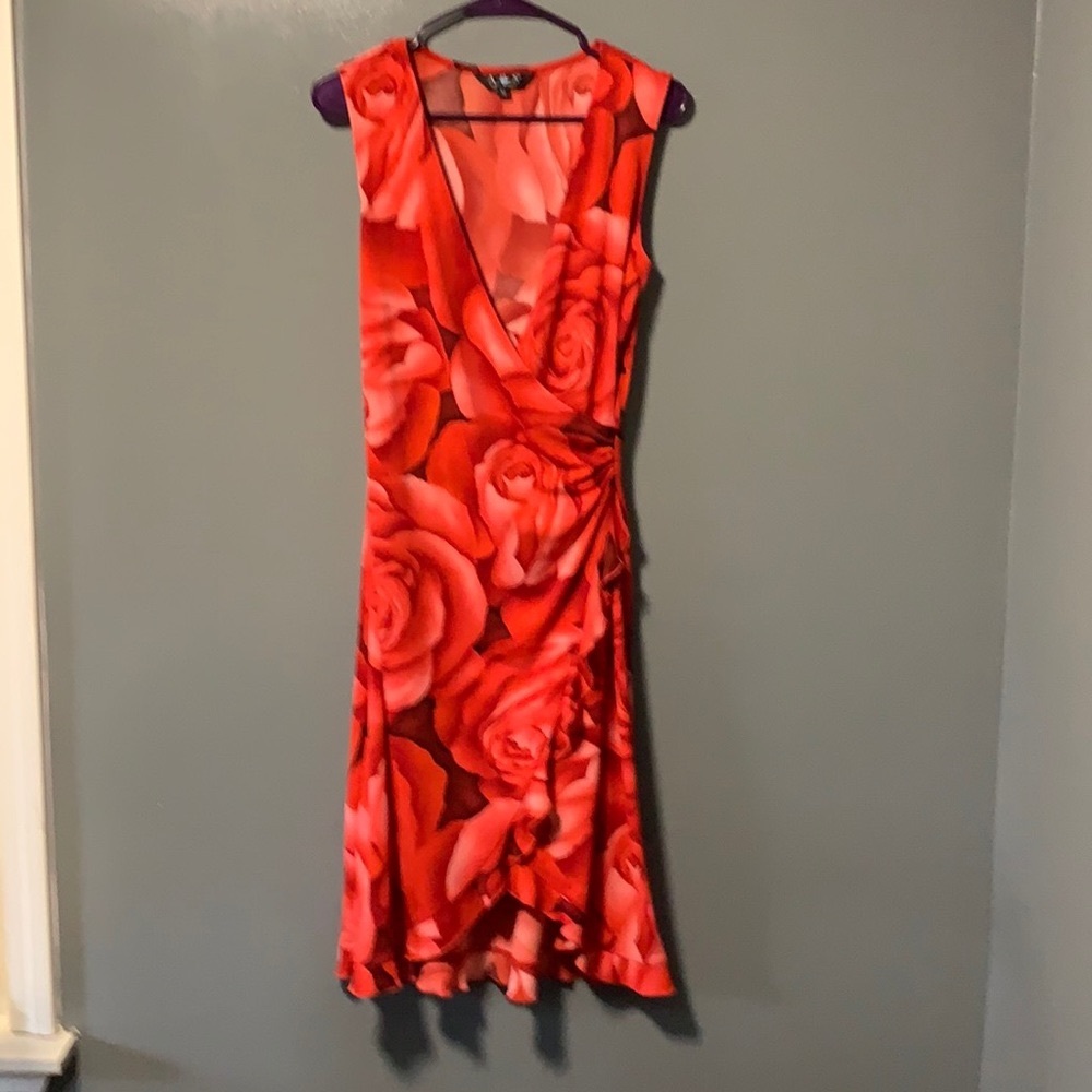 Allen Schwartz, sz M red roses color
